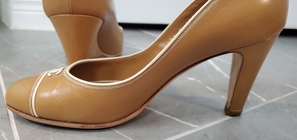 CHANEL CAMEL PUMPS CC DETAIL - Picture 8 of 14